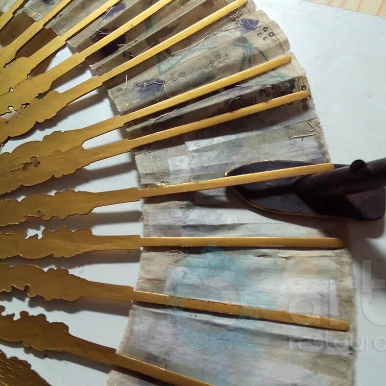 Reforzando el reverso del pais en abanico rajado